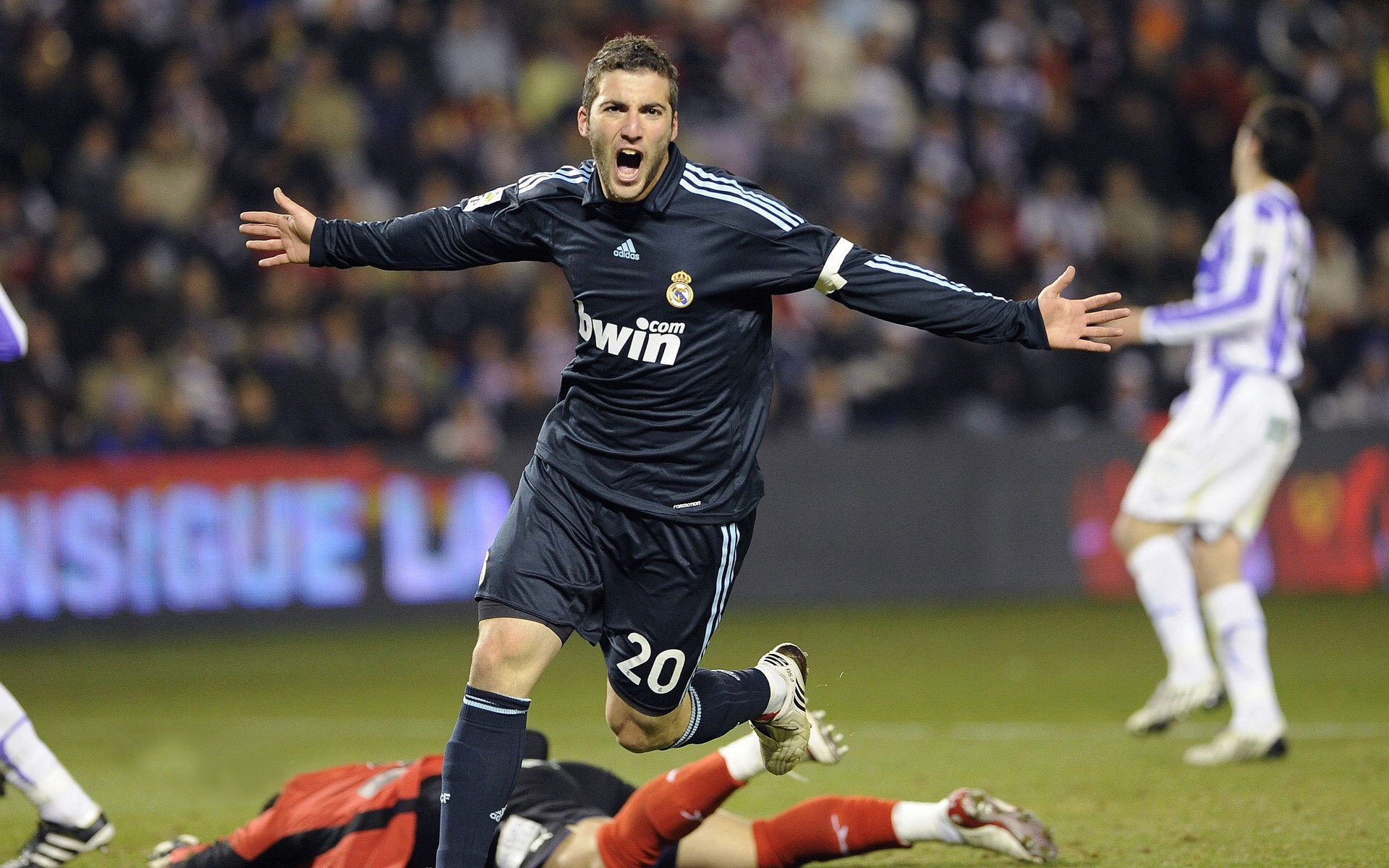 顶级战术分析:从阵型到打法的深度解析,战术阵型名词解释