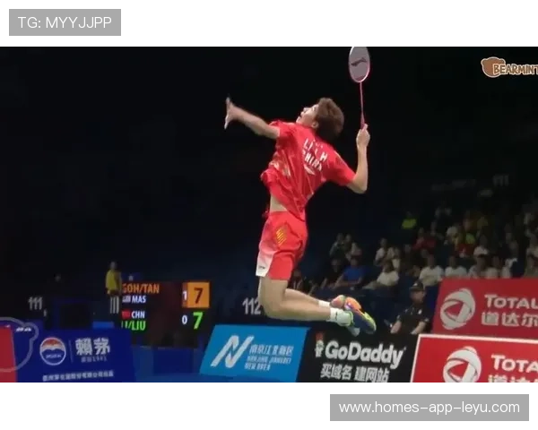 羽毛球大力杀球震撼全场:竞技激情的极致瞬间 羽毛球大力杀球震撼全场:竞技激情的极致瞬间