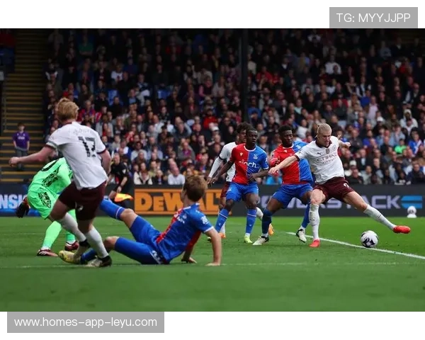 曼城锋线组合默契，连续破门显冠军气质